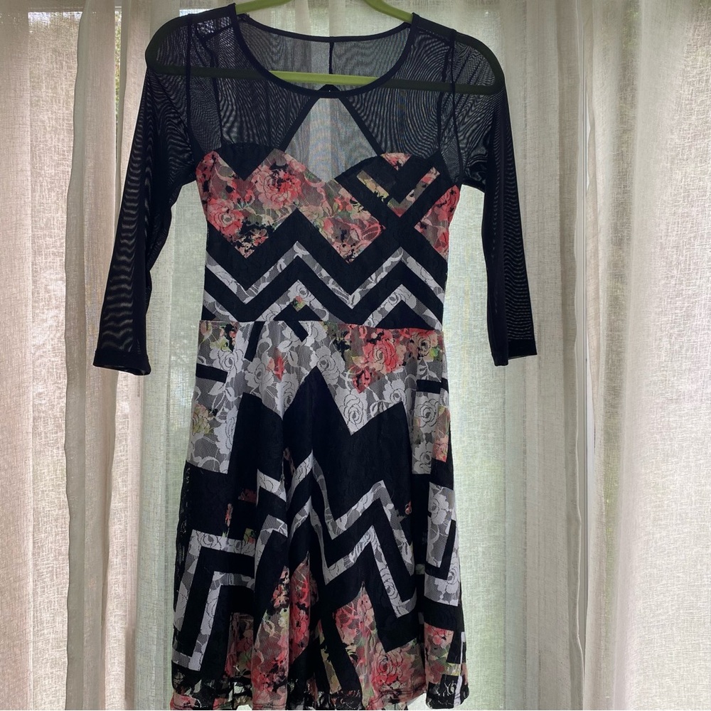 Material Girl Juniors Black and Pink Lace Dress - Medium